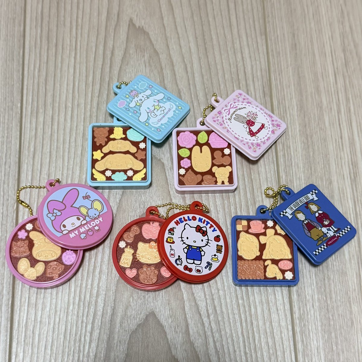 n_a0922's tweet photo. 本日の大優勝たち🐰🥚🍪🧽

ズートピア ブリスターチャームコレクション
カプセルフロッキーズ たまごっち
サンリオ クッキー缶チャーム
スポンジボブ めじるしアクセサリー https://t.co/FWMiBW4OxB