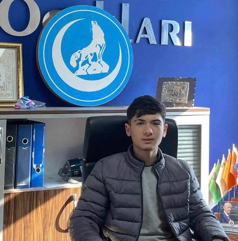 Sadık Demir, 16 yaşında Yozgatlı genç sokak köpeklerin saldırısından kaçarken düşmüş, başını taşa vurduğu için hayatını kaybetmiştir. Ülküdaşımız  öksüz, yetim olduğu için sevgi evinde büyüdü, ölümü de ne yazık ki hayatı gibi üzücü oldu. Başıboş itler yüzünden bozkurtlar ölmesin.