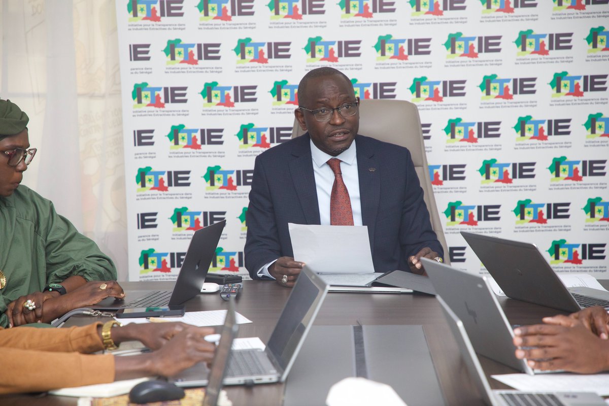 Itie_Senegal's tweet photo. Le Comité national ITIE a tenu, ce jour, sa première réunion statutaire de l’année 2026, sous la présidence de M. Thialy FAYE.  

Réuni autour des trois collèges – institutions publiques, secteur privé et société civile – le Groupe Multipartite (GMP) a :
✅ Validé le Plan de Travail Annuel Budgétisé (PTAB) 2026
✅ Approuvé le rapport d’activités et financier 2025
✅ Examiné et validé le rapport de cadrage 2025

Cette session a également permis d’échanger sur les partenariats stratégiques engagés avec plusieurs parties prenantes, en vue de renforcer les capacités d’analyse du CN-ITIE et de mieux superviser la mise en œuvre de la Norme ITIE au Sénégal.

@thialyf 

@Mepmsenegal 

@EITIorg 

#senegal #kebetu #ITIE #Sénégal #Transparence #gouvernance