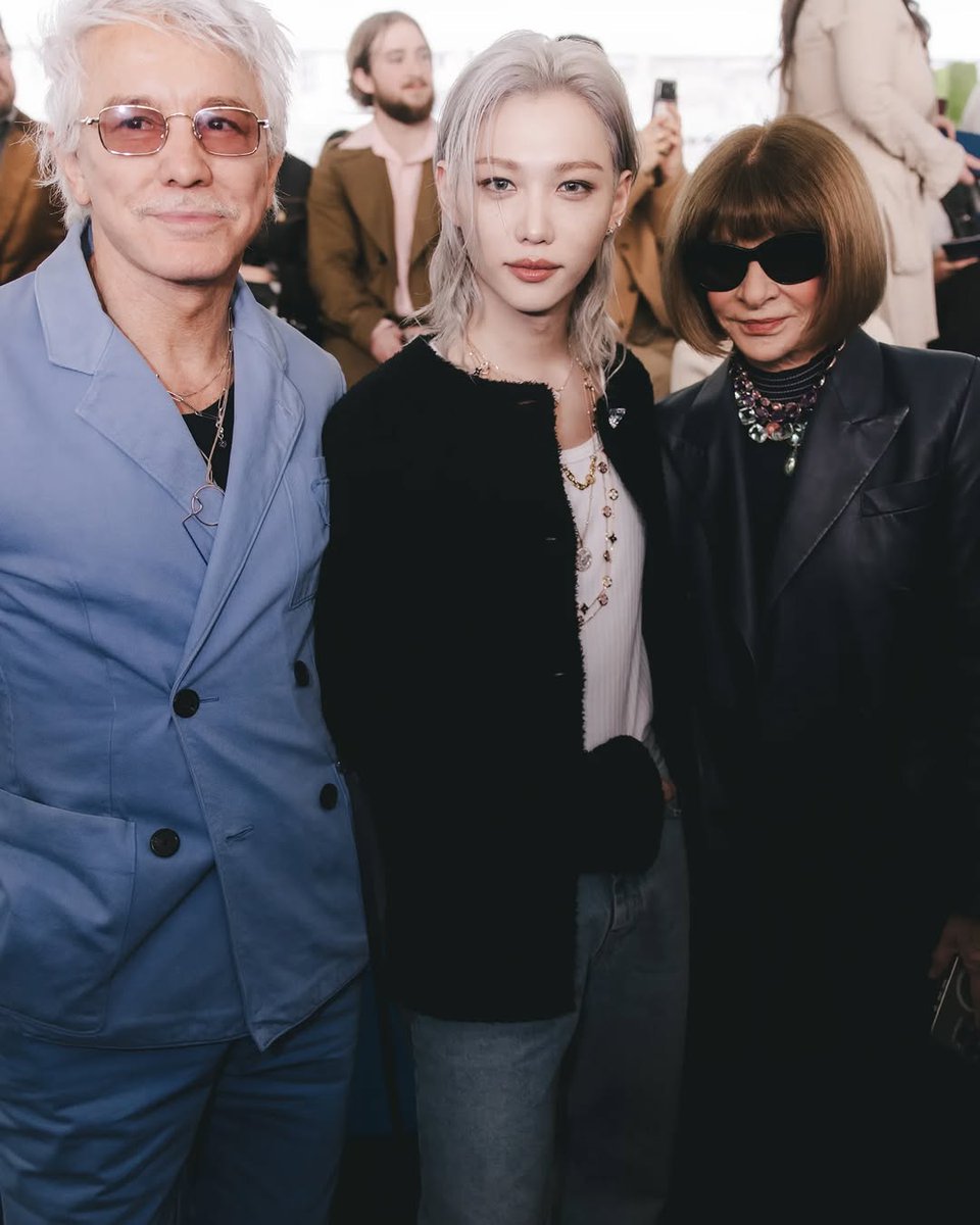 [260310] #FELIX @ yong.lixx new Instagram update

 ♥️ Like
💬 Comment 
🔁 Share
📁 Save

🚨 IMPORTANT FOR EMV 

" Show time part 2 💙🤌🖤👌
@ louisvuitton # LVFW26 @ nicolasghesquiere @ bazluhrmann @ hoooooyeony @ lalalalisa_m # NicolasGhesquiere # LouisVuitton # felix # stay "