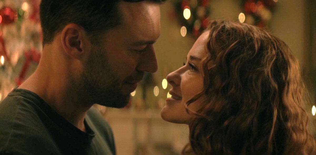 aca_scuse's tweet photo. 🥰 #MistletoeMurders https://t.co/xeQu1hfHOi