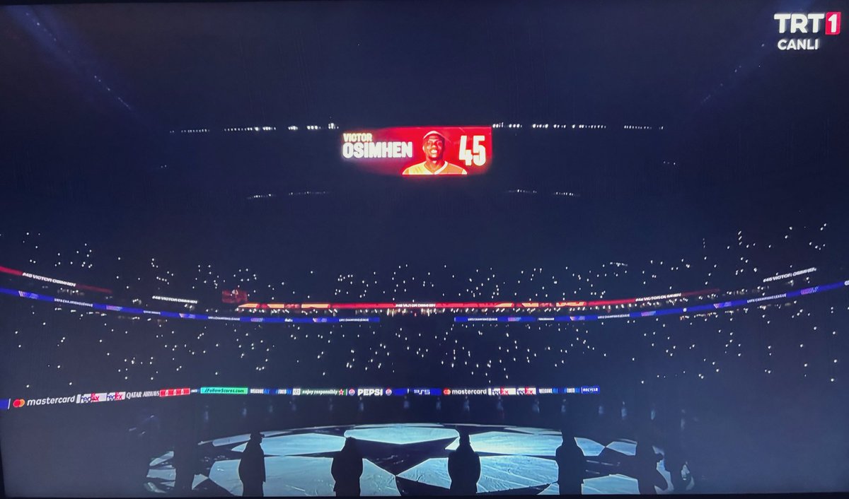 derinpaslar9's tweet photo. Şu görüntü bile çok şeye yetiyor varya, çok gurur verici. Haydi Cimbom başarılarına bir yenisini daha ekle https://t.co/CBhEoworZU
