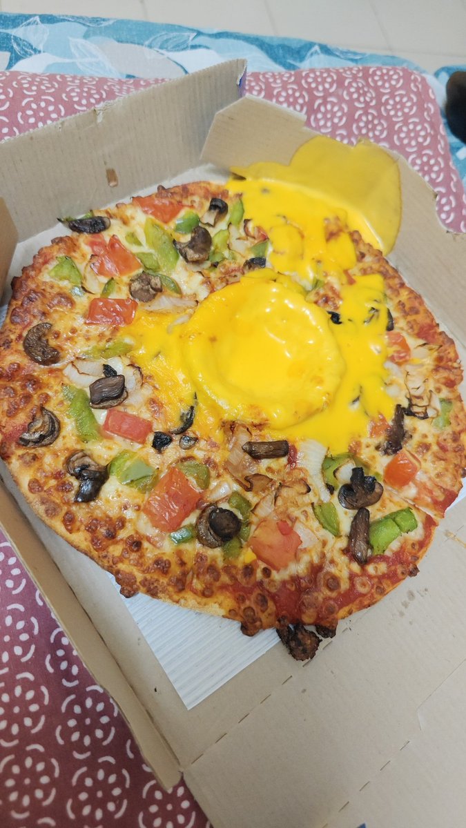 AayKay199's tweet photo. Is this how the cheese volcano is supposed to look, when you pay Rs 35 for packaging alone? Pathetic service by @dominos_india

Invoice Number:65771/25/70925 https://t.co/nGJcZ2INIU