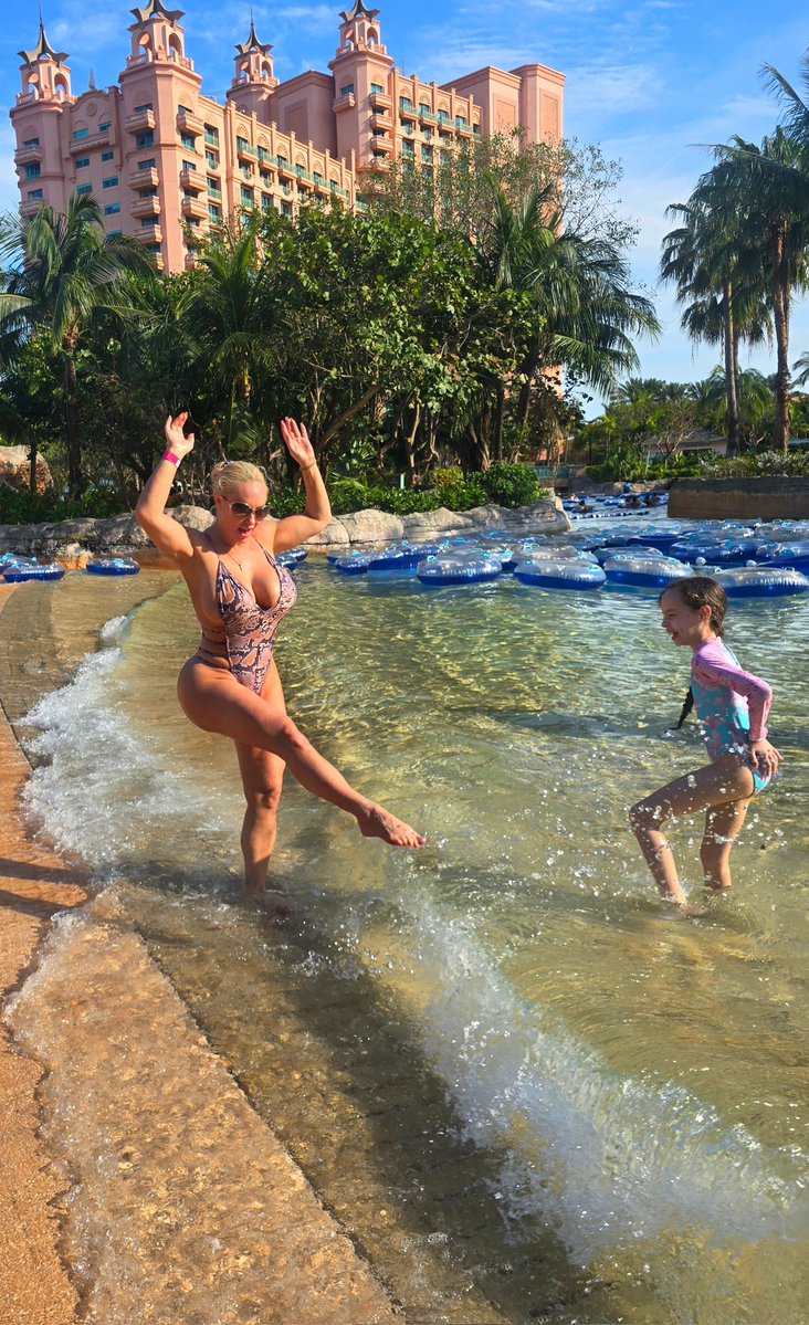 cocosworld's tweet image. Turning 47 next week on St. Patrick's Day. ☘️
Staying healthy and keeping my family happy are my priorities 😘