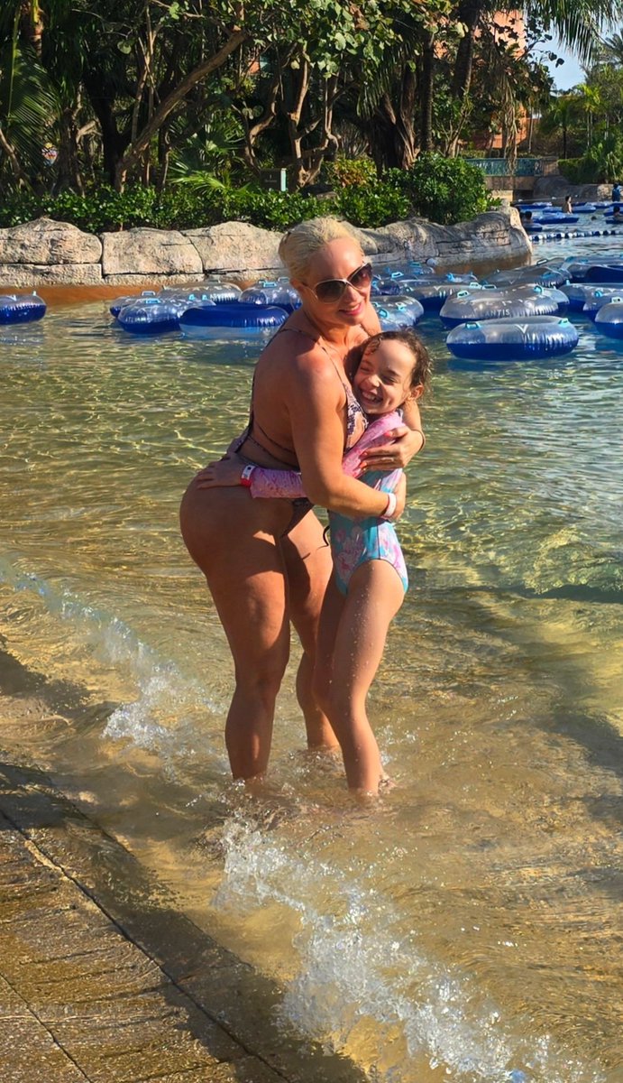 cocosworld's tweet image. Turning 47 next week on St. Patrick's Day. ☘️
Staying healthy and keeping my family happy are my priorities 😘