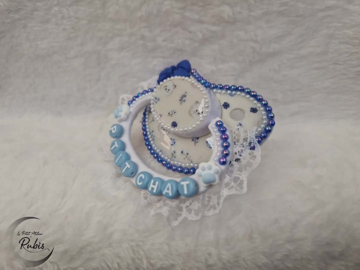 SpinelEtrubis's tweet photo. Shop :https://t.co/tcFUXvhdjq
🌙 P TIT CHAT 🐈
🇨🇵 Quel adorable p'tit chat adoptera cette tétine?
🇬🇧 Which adorable little cat will adopt this paci?
#pacifier #decopacishop #ageregressionshop #agereshop #ageplay #abdl #daddy #littlegirl #littleboy #mommy #régression #Stress https://t.co/oHXJq6TCzy
