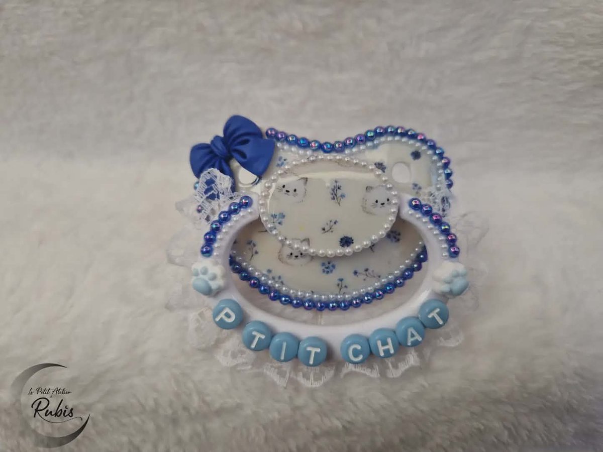 SpinelEtrubis's tweet photo. Shop :https://t.co/tcFUXvhdjq
🌙 P TIT CHAT 🐈
🇨🇵 Quel adorable p'tit chat adoptera cette tétine?
🇬🇧 Which adorable little cat will adopt this paci?
#pacifier #decopacishop #ageregressionshop #agereshop #ageplay #abdl #daddy #littlegirl #littleboy #mommy #régression #Stress https://t.co/oHXJq6TCzy