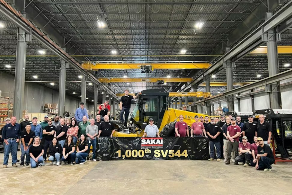 ConstructionEqt's tweet photo. 🎉@sakaiamerica just rolled out its 1,000th SV544 soil compactor in Georgia.

🏭 2026 also marks 25 years of U.S. manufacturing. https://t.co/KmKoykpGUq

Contractors — does build location factor into your buying decisions?

#ConstructionEquipment #Compaction https://t.co/67CJ6NMqL0