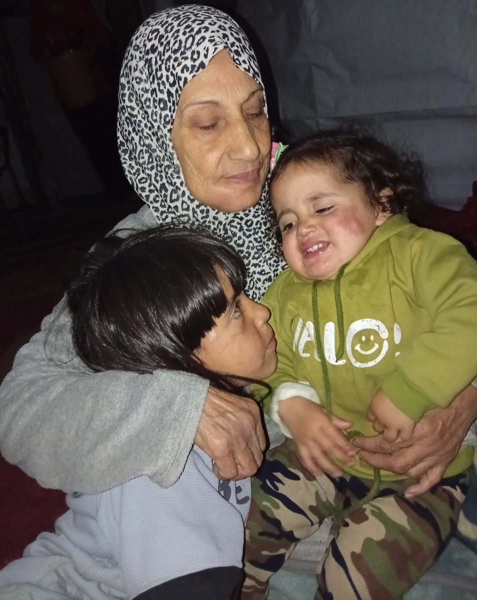 rnysn119667's tweet photo. πMy mother is elderly and cannot bear this pain. I have begged her for days, but no one cares Please support us Help me buy her medication She needs it daily a few hours before dawn she falls into a coma She suffers from heart disease and a brain hemorrhage and needs surgeryπ₯Ήπ https://t.co/GDaTsS9ZSr