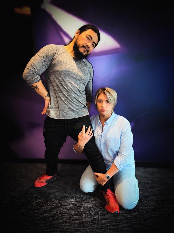 We got the Brazilian and now the English voice actors doing the pose, it is now a requirement for all GyJo voice actors to do this 😭🤓