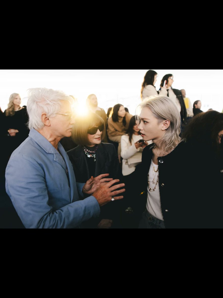 J_Suv_Stay's tweet image. #Felix #필릭스 Instagram Update 📷  

Show time part 2 💙🤌🖤👌
🎵 Harry Styles — Watermelon Sugar
🐥 instagram.com/p/DVtnYihiQ29
#FELIXxLVFW26 
1/3