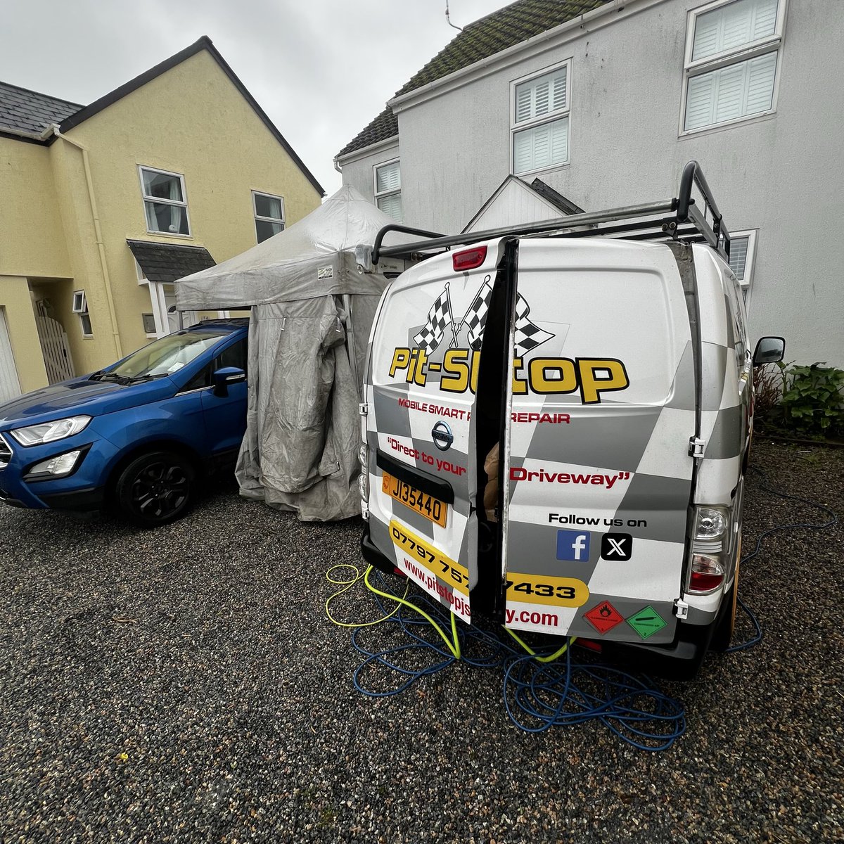 Another day, another driveway.🏁
Mobile SMART repairs, done properly.