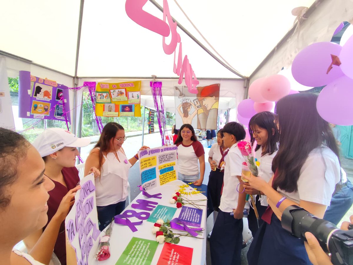 #Logroño | El Distrito 14D03  participó con un stand informativo sobre Mitos y verdades acerca de la violencia contra la mujer, en el evento “Mujeres que transforman #MoronaSantiago”, promoviendo la sensibilización, el respeto y la prevención de la violencia. #ElNuevoEcuador