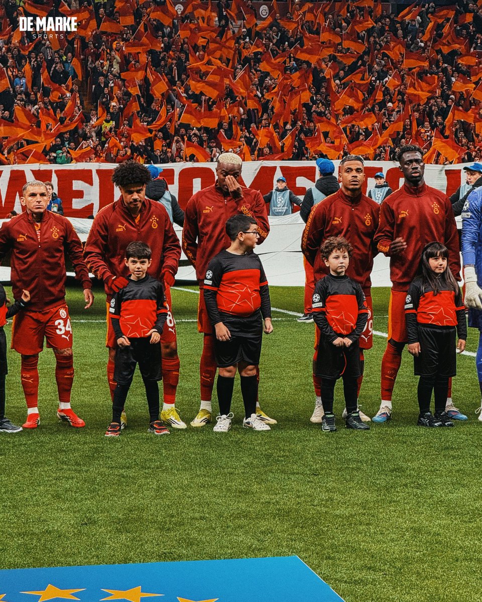 Koreografiyi gören Victor Osimhen, gözyaşlarına hakim olamadı.