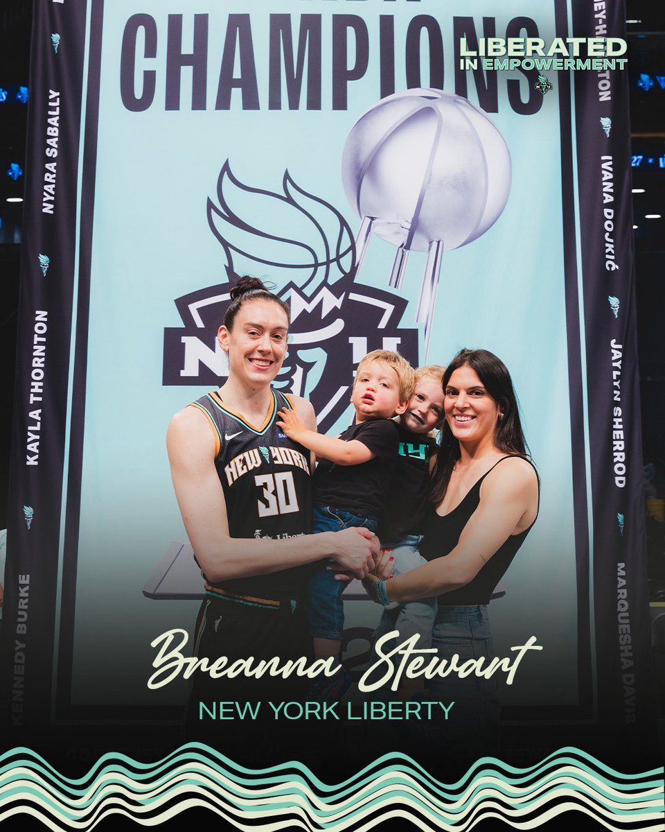 nyliberty's tweet photo. Stewie with so much love and strength in her corner 💗💐 https://t.co/vVwaDg8i99