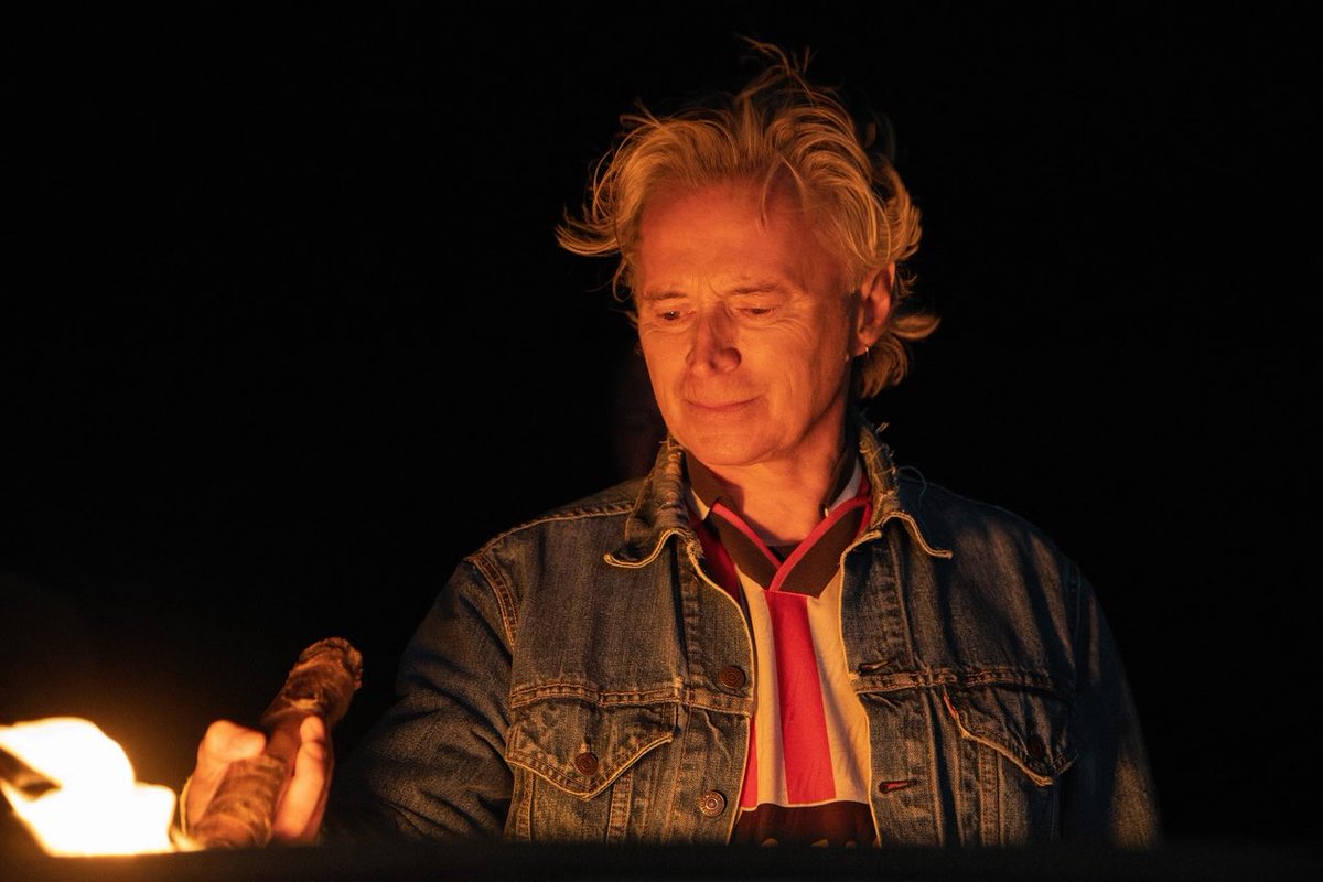 tweetNorvena's tweet photo. I need a nice fire to warm me up! 🔥🔥🔥
#RobertCarlyle
#FullMonty
#alldearies https://t.co/wOOrtBzZQM