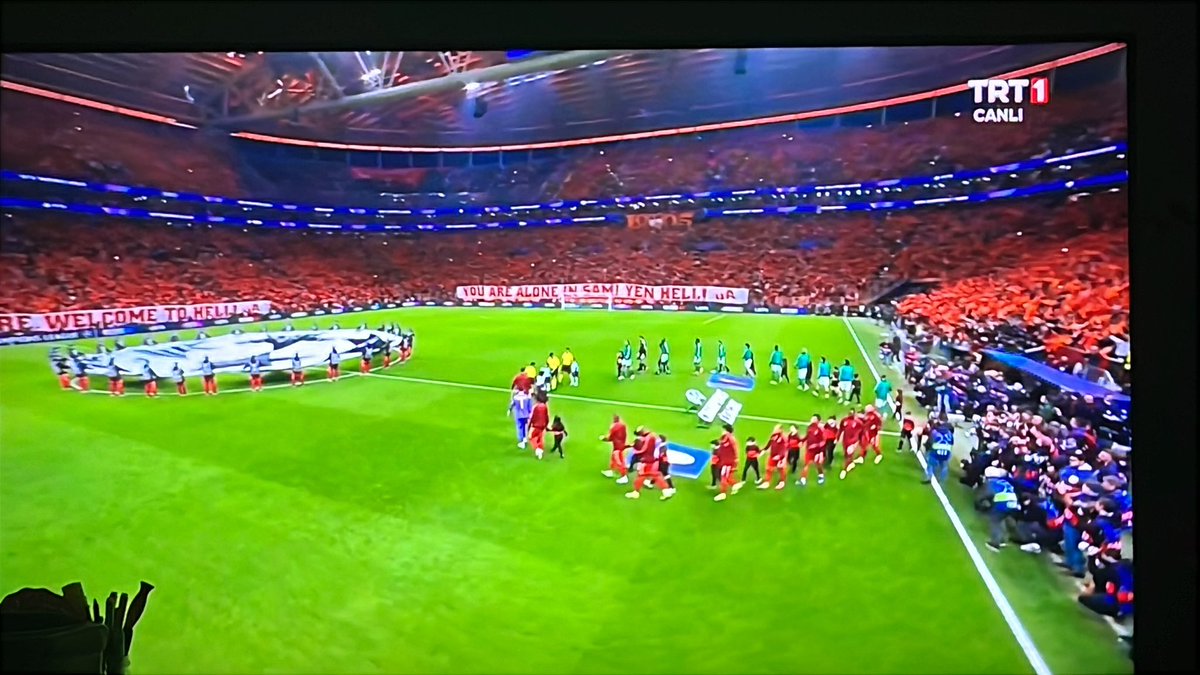 İnsanın ciğerini söken şarkılar güncel liste: 
1) Bir Anka Kuşu (Ahmet Kaya)
2) Şampiyonlar Ligi Müziği
3) Sürgün (Selda Bağcan)

#BugünGünlerdenGALATASARAY 
#GSvLIV