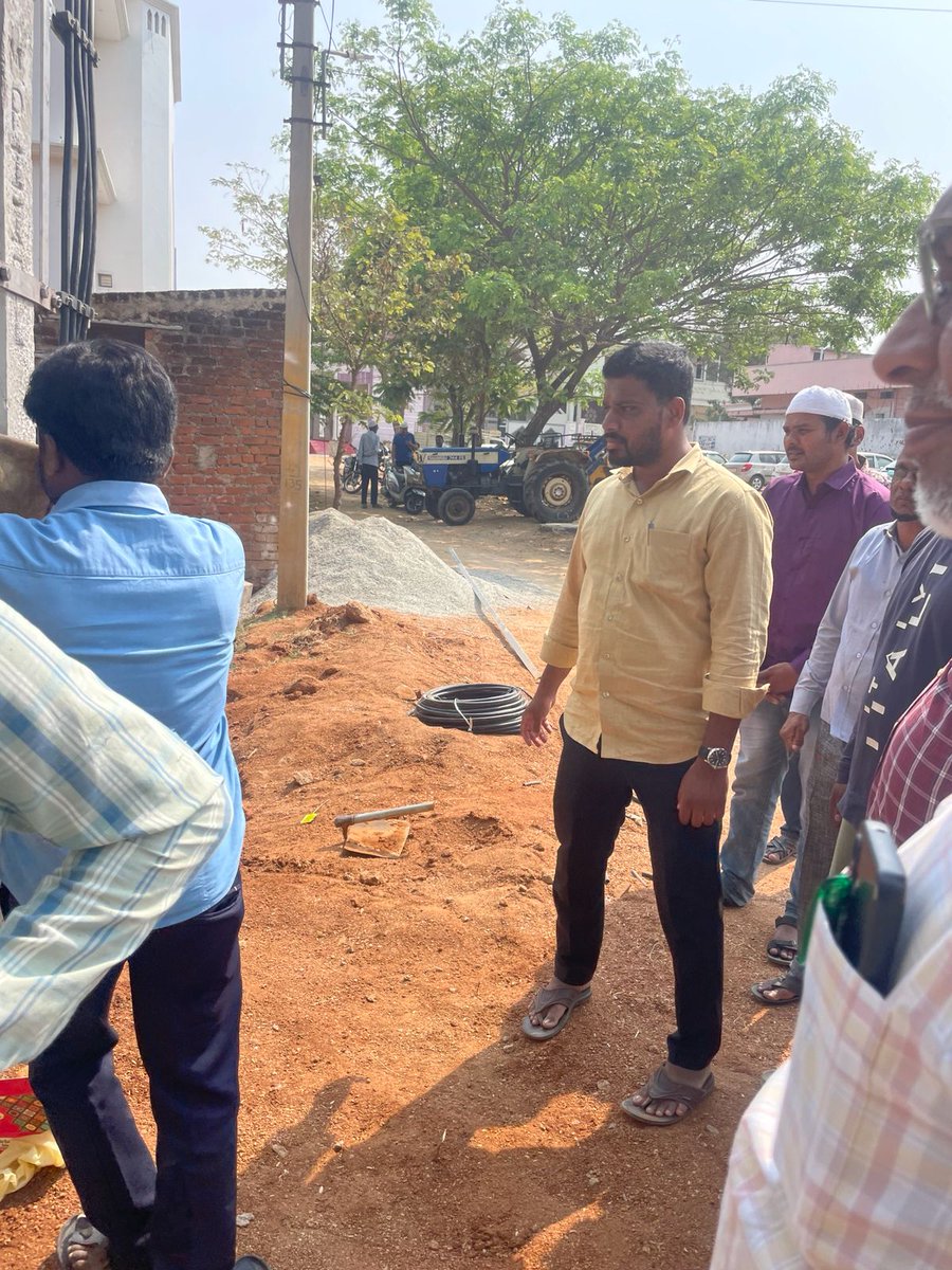 arshadboom4664's tweet photo. Today
Siddipet Ward No:29 *Councillor Mohammad Abdul Naseer (Arshad)* 
Inaugurated 
100 KVA new Transformer. I Sincerely 
Thank, DE Ramachandraiha Sir, AD Sudhakar Reddy Sir, AE Saleh Husaain sahab.And Special mention to NaseerUddin Sahab for Allotment of Place to Transformer. https://t.co/VnsxoPPwhm