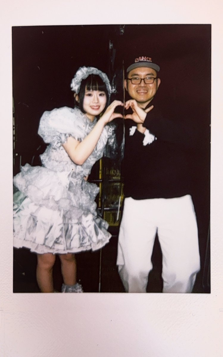 4nb_ex_d's tweet photo. #GreatHuntingNight

香山ななこさん、なんと初2ショでした…
（ポーズはお任せで決めて貰った）

アイムアフタータイムサビでのセンター可愛らしくも頼もしかったし"サイバーロリータ"な装いと揃った前髪、とてもタイプです🥰

彼女の記憶が無くなる前にDIVAの話をしに行きたい←

#ななこのほっぺ https://t.co/V69piSO59O