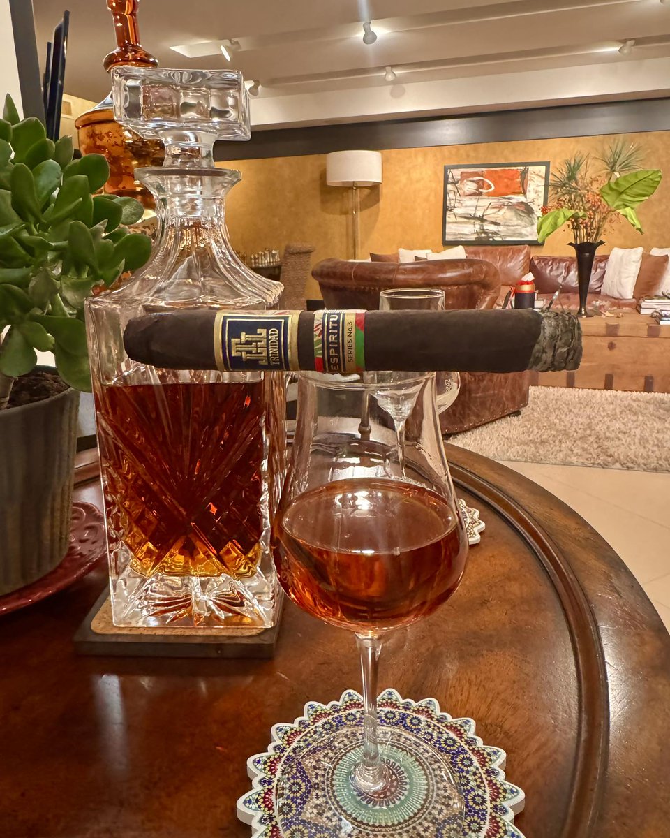 ne yaparsa yapsın bu ülkede asla sevmeyeceğim 2 şey var azizim..
1-aqp
2-cincon
öyle işte...