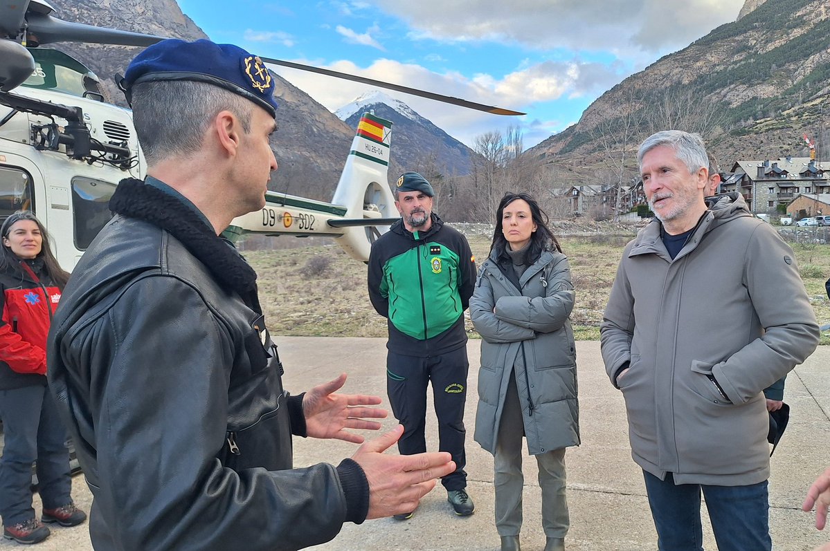 interiorgob's tweet image. Grande-Marlaska se reúne en el cuartel de #Benasque con especialistas del Servicio de Montaña y del #GREIM de @guardiacivil.

🗻 El ministro ha recibido información sobre el trabajo de las unidades de montaña y las intervenciones realizadas en los últimos meses en los #Pirineos.
