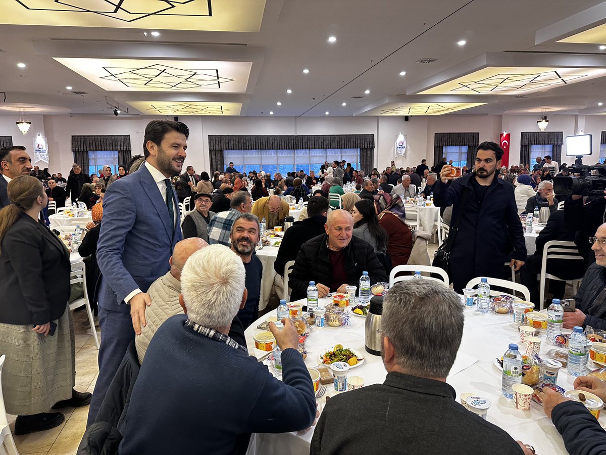 📍Sincan

Teşkilatımızın vefa iftarında kıymetli yol ve dava arkadaşlarımızla aynı sofrada buluştuk.

Bu sofralar; geçmişin emeğini, bugünün samimiyetini ve yarının umutlarını bir araya getiriyor.

Gönül veren tüm teşkilat mensuplarımıza teşekkür ediyorum.