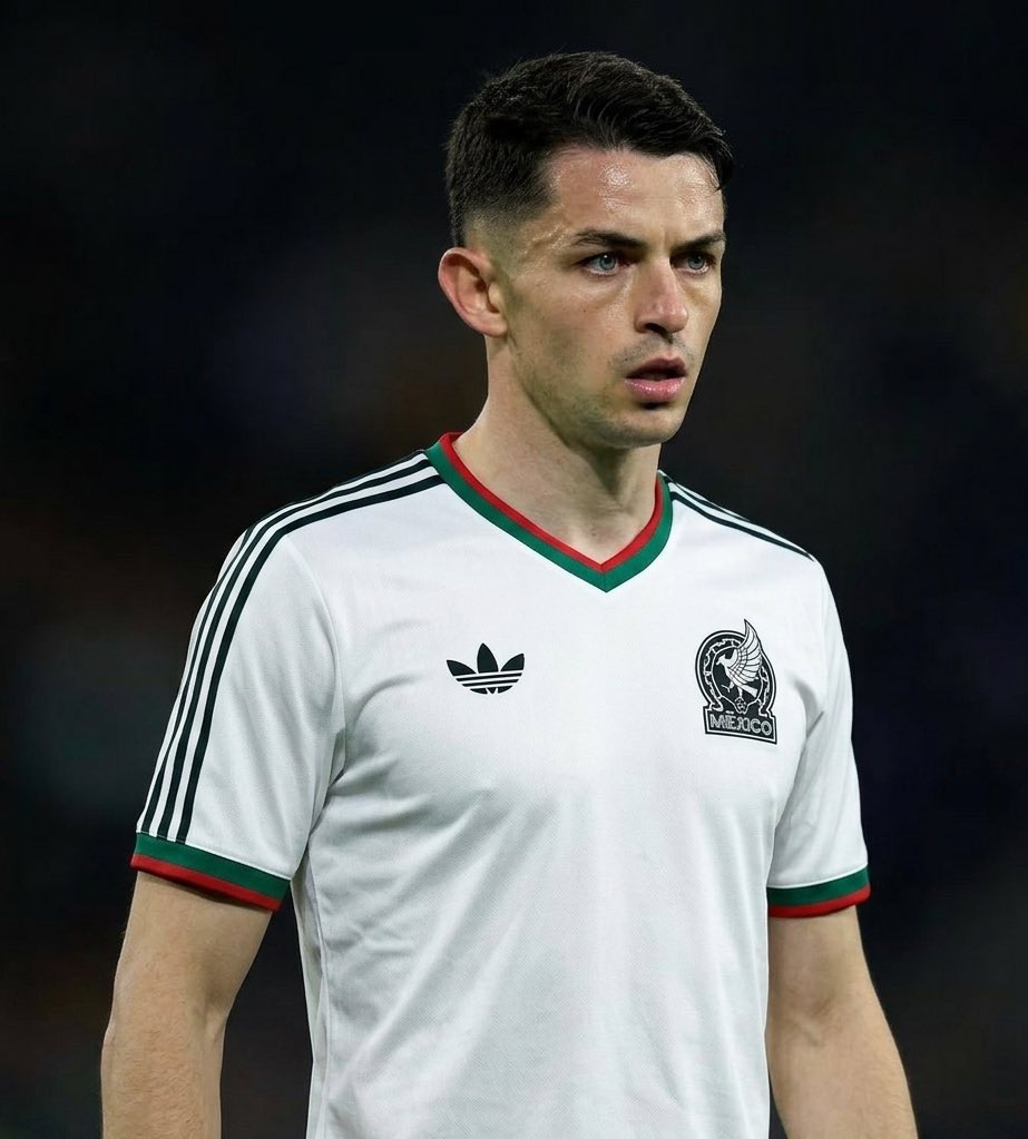 GuzmanCA1916's tweet photo. Álvaro Fidalgo hará que por primera vez me compre un jersey de la selección mexicana.
Tengo 2, 1 me la regalaron y la otra me la gané https://t.co/HJBob4p3Fq
