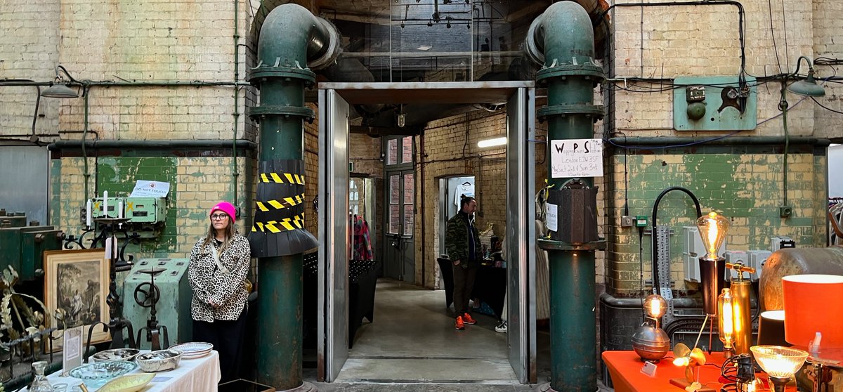 EdLatham's tweet photo. Here's the door itself, with Paul and the others about to go through! ... +

#CleanUpWithHolly
#SaveLockwoodandCo https://t.co/TzhZ4LzLUN
