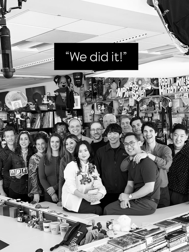 dcrissdaily's tweet image. “Hi, Tiny Desk...🤖🎶

Thanks so much again @/nprmusic for knocking on our door”
Via Darren on IG