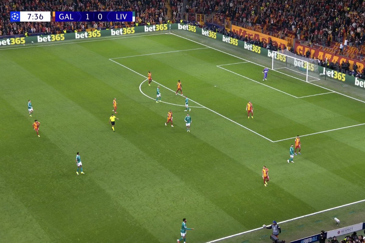 TouchlineX's tweet photo. 📸 - THE STADIUM IS GOING ABSOLUTELY CRAZY!

LIVERPOOL FANS AND PLAYERS DON'T KNOW WHAT THEY ARE WITNESSING, THIS IS MORE THAN ATMOSPHERE, THIS IS LIKE 100 CONCERTS IN ONE, THE VOLUME IS INSANE! https://t.co/ZzG81WbhrG