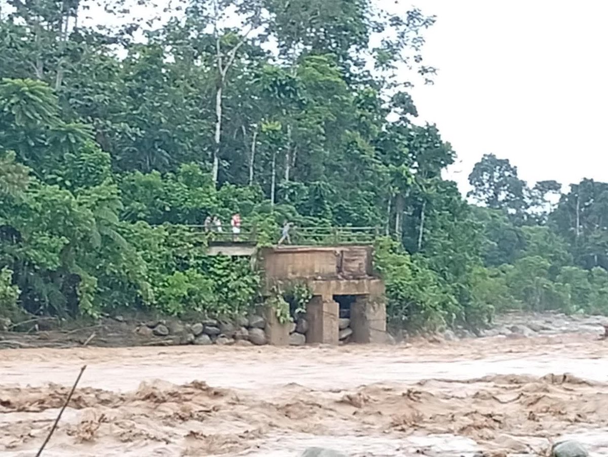 kliway's tweet photo. Colapso del puente en el recinto el recreo del Cantón Balao @tctelevision @EcuavisaInforma @teleamazonasec @ecuavisa https://t.co/z8EtumUMfE