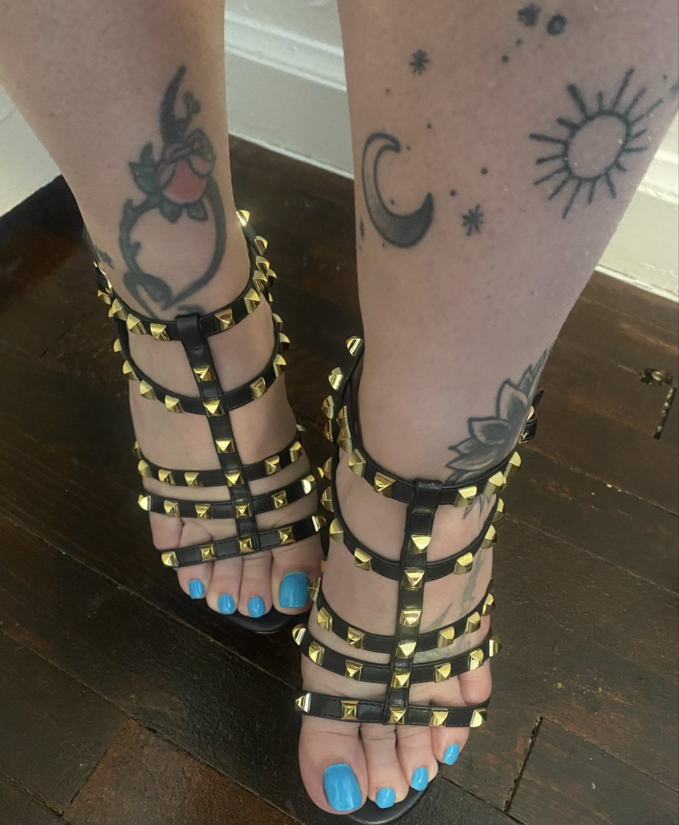 ToesSolesHeels's tweet photo. #toes #heels #prettytoes #prettyfeet https://t.co/VSJA8ZhTEr