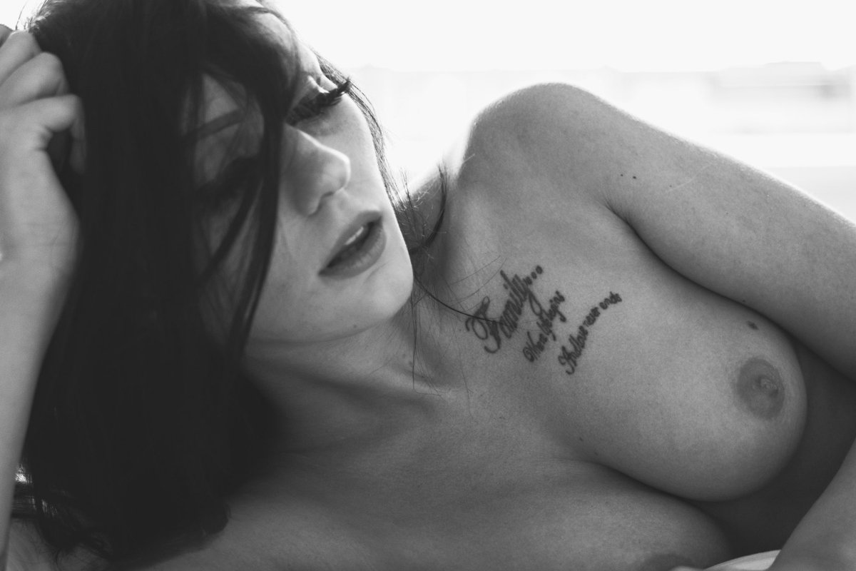 Apparently I’m in a new edit of old pics kinda phase… I hope you like 🤞🏼

If you like it; like, comment, share, follow.

#woman #nude #nudeart #sensual #body #sensuality #beauty #artnude #model #beautiful #naked #fineart #erotic #artisticnude