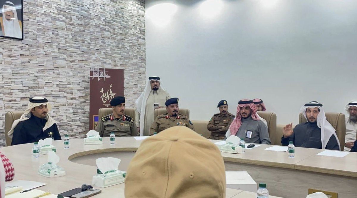 HCPahadrufidah's tweet photo. ضمن مبادرة #أجاويد4 
وبتوجيه سمو أمير المنطقة حفظه الله 
قامت غرفة #أجاويد4 بمحافظة أحد رفيدة برئاسة محافظ أحد رفيدة أ.ناصر بن عشق بن شفلوت إستضافة فريق مدينة أحد رفيده الصحية في لقاء مع فريق المدن الصحية بأمارة منطقة عسير لمناقشة التأسيس ومتطلباته وأهدافه وتطلعات المجتمع المحلي https://t.co/gadzLH2f7y