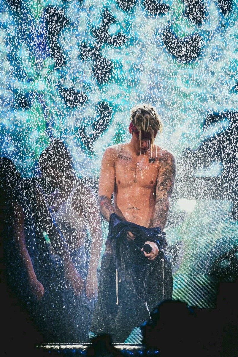 yukonsbieb's tweet photo. it’s been 10 years since the purpose tour??? https://t.co/c0Z3Zp6Lhp