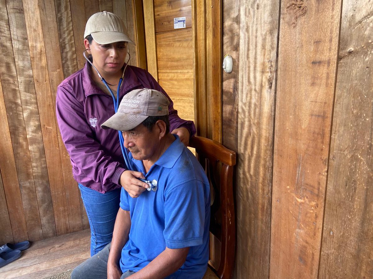 #Morona | Brindamos atención especializada, prioritaria y gratuita a nuestros adultos mayores, fortaleciendo su bienestar y promoviendo un estilo de vida saludable a través de servicios integrales de salud. #ElNuevoEcuador 🩺👵👴