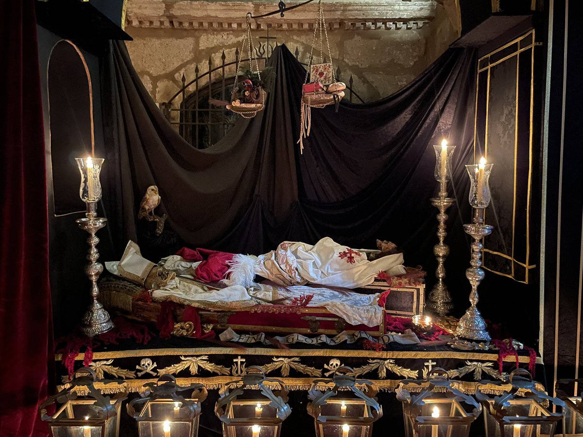 Livia_en_Roma's tweet photo. Madre mía lo de la Hermandad del Remedio de Ánimas de Córdoba y su barroquísima escenografía inspirada en Valdés Leal 💀💀💀 https://t.co/qJkUTcWP43 https://t.co/1yd8Li565G