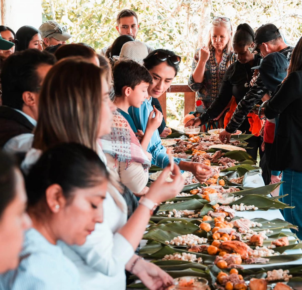 visitazuay's tweet photo. Recorre la ruta gastronómica "Azuay... Mucho Gusto" y descubre en  Palmas "La Casona", un hermoso establecimiento en el que el primer domingo de cada mes, podrás disfrutar de una tradicional "pampanesa" con música y danza. 🎉😋

Conoce más en https://t.co/XgPdHS6tEc https://t.co/jfKaMcwG74