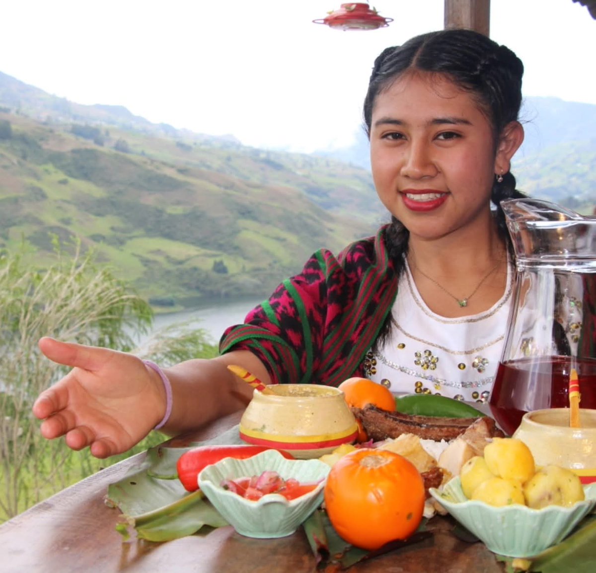 visitazuay's tweet photo. Recorre la ruta gastronómica "Azuay... Mucho Gusto" y descubre en  Palmas "La Casona", un hermoso establecimiento en el que el primer domingo de cada mes, podrás disfrutar de una tradicional "pampanesa" con música y danza. 🎉😋

Conoce más en https://t.co/XgPdHS6tEc https://t.co/jfKaMcwG74