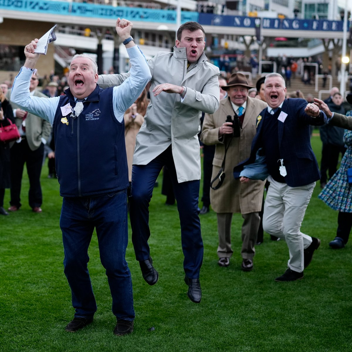 AtTheRaces's tweet photo. Connections enjoyed that one! 🥳 https://t.co/YgbEgWMr9Y