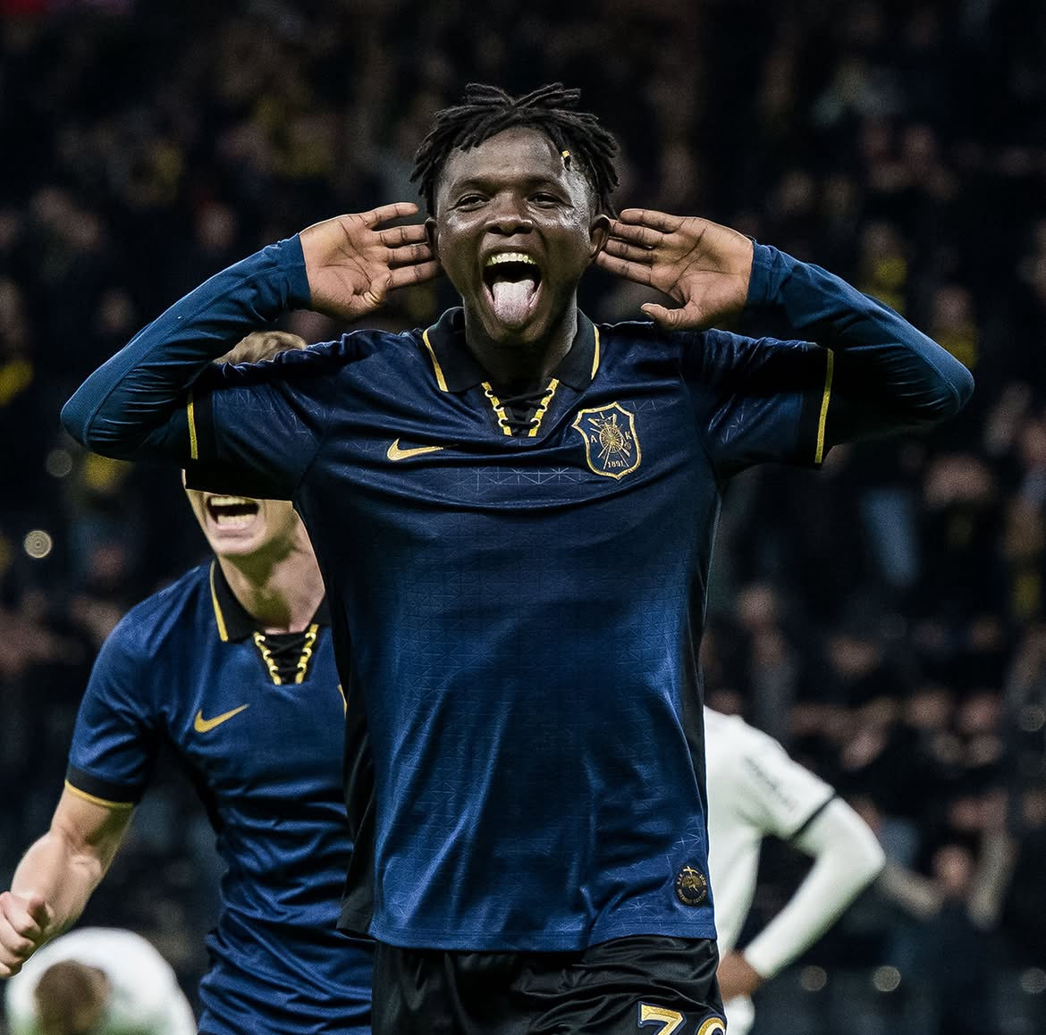 47_scouting's tweet photo. 🇳🇬 Zadok Yohanna | 18 | RW | AIK 

MV: €100k

Promising left footed winger who takes on players on both the inside and outside with confidence, pace, directness and flair. A dribbler with great close control in tight spaces, he also has the technical ability and movement between the lines to find great pockets of space.

A clear goal threat from wide areas or central positions, often cutting inside to shoot and create danger in the right half space.

One to watch ahead of this season, an entertaining type of player and a breakthrough is likely