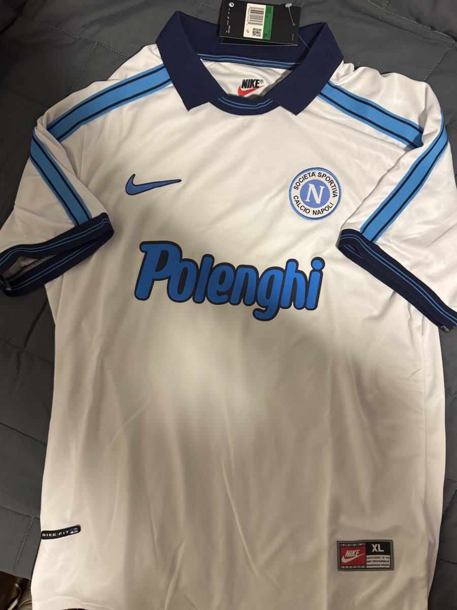MATlASRO's tweet photo. Acá va el pedido de https://t.co/opz2YOeXIO 🇨🇳

• Cruzeiro versión fan 
• Napoli versión retro
• Botafogo versión fan 
• Sevilla buzo 

👇🏼 Abajo sigue… https://t.co/ZtwewRX3G0