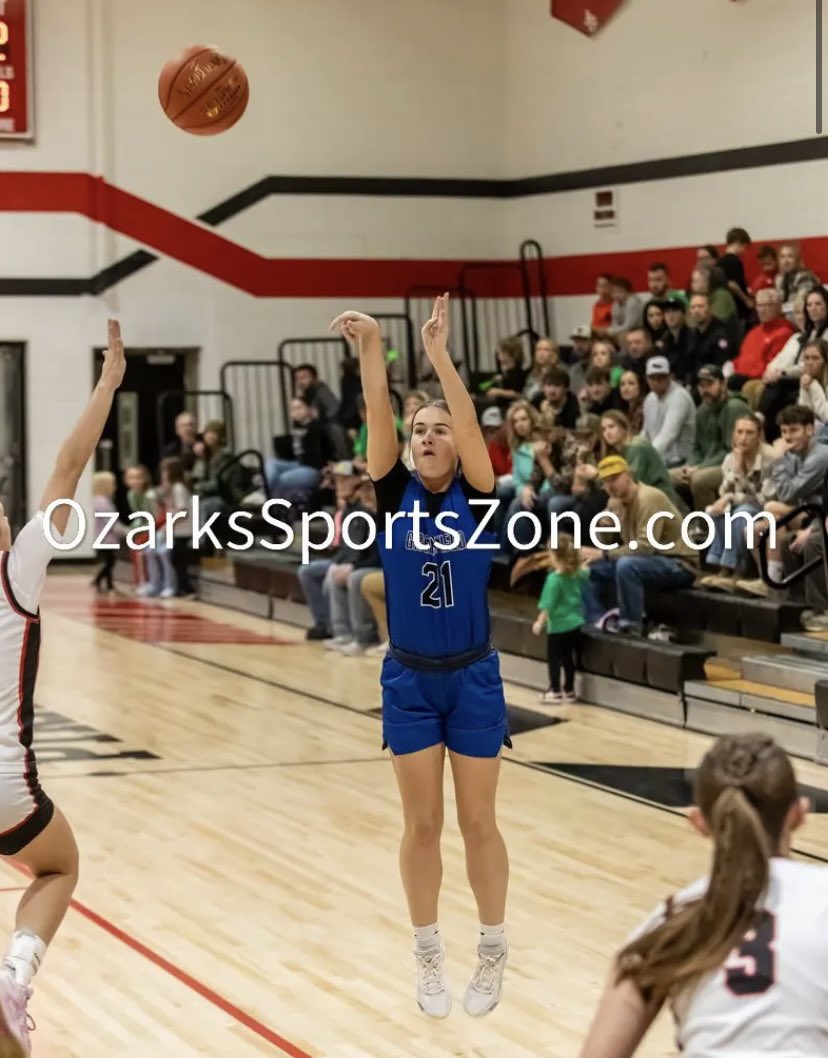 _LoHickman's tweet photo. BIG CONGRATS to sophomore Drew Miller for earning 4SBCA’s 1st Team All-Area!

Teams are voted on by area coaches &amp; players are selected with no class separators. 

Unseen hours are paying off. 
Congrats, Drew! 👏🏻💙 @Drew_miller28 

@PGHMissouri @missouri_sports @OzarksOzone https://t.co/gPENXm7g68