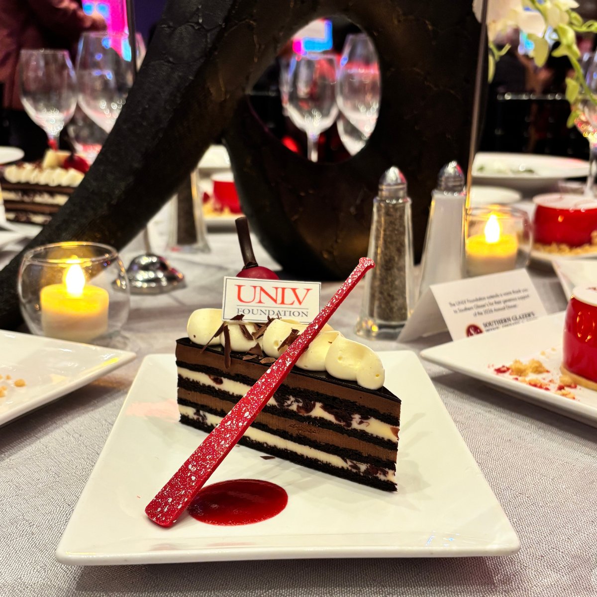 Vegas_Tickets's tweet photo. Last night our team attended the UNLV Foundation annual dinner. https://t.co/7SlZ2jkiTU serves as a proud sponsor of the UNLV Foundation, in a continued effort to support our Las Vegas community. https://t.co/Y5BRhcSjRz