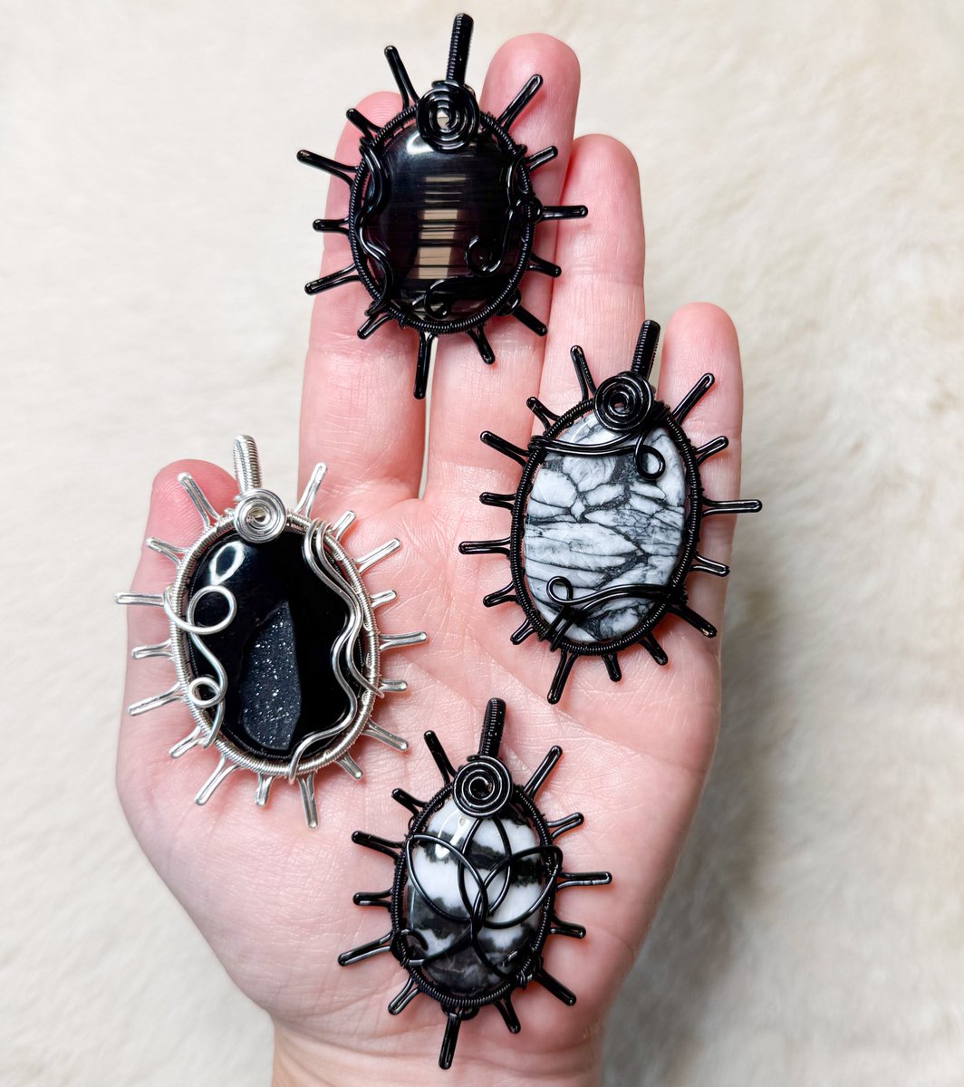 mildhippie crystal sunflower pendants ⛓️🌞

“Midnight Goddess” collection coming to my shop Thursday 3/12 at 8pm eastern time🌚☁️🥀