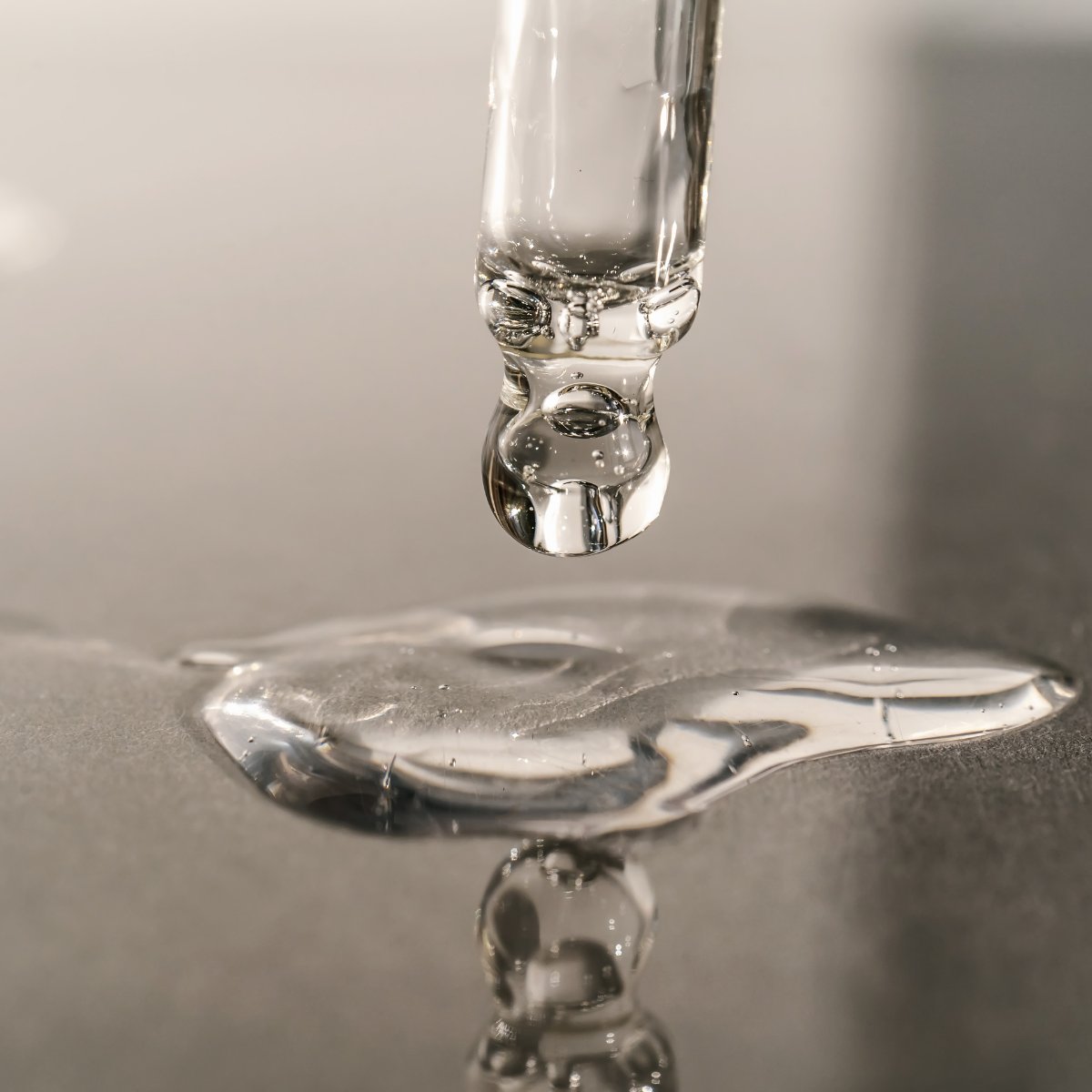 inyourfaceskncr's tweet image. If your skin swings between oily and dry, it’s not “confused.” 

It’s often swinging between dehydrated and overcorrected. 

Balanced skin comes from regulation, not extremes. Learn more:

inyourfaceskincare.com/blogs/news/7-w…

 #SkinCareTips #BalancedSkin #SkinHealth #DehydratedSkin