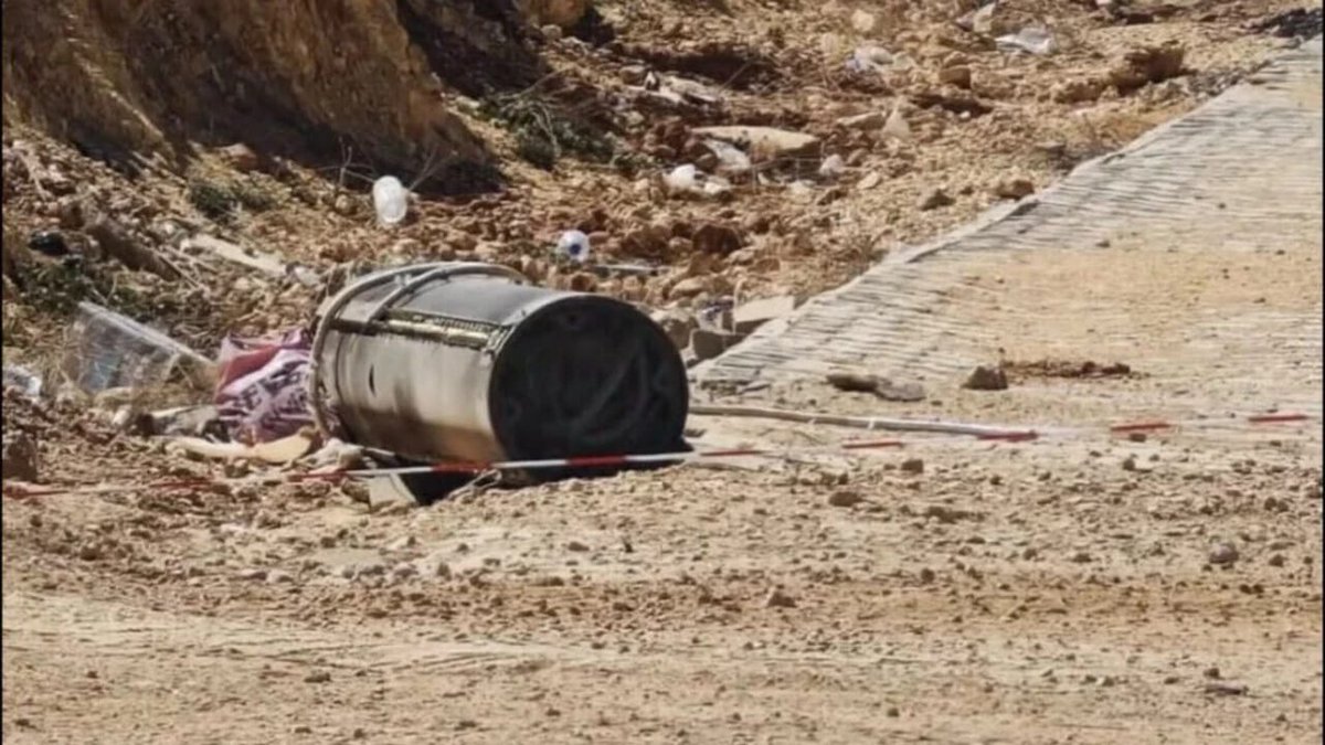 📌Türkiye’nin yanı başında savaş var. Ülkemiz toprakları ilk kez uzun menzilli füzelere hedef oluyor.

📌Peki 23 yıldır ülkeyi yöneten ve savunma konusunda böbürlenen iktidarın karnesi nasıl?

📌Hava savunma sistemimiz var mı?
Hem var hem yok!
Parasıyla S-400 aldık ama