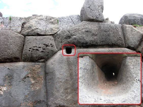 🪨 A Tiny Hole in a Giant Stone… But Its Purpose Still Mystifies Experts

At first glance, it looks like nothing more than a small hole carved into a massive stone wall. But when you realize where it is—and who built it—it suddenly becomes far more fascinating.

This mysterious