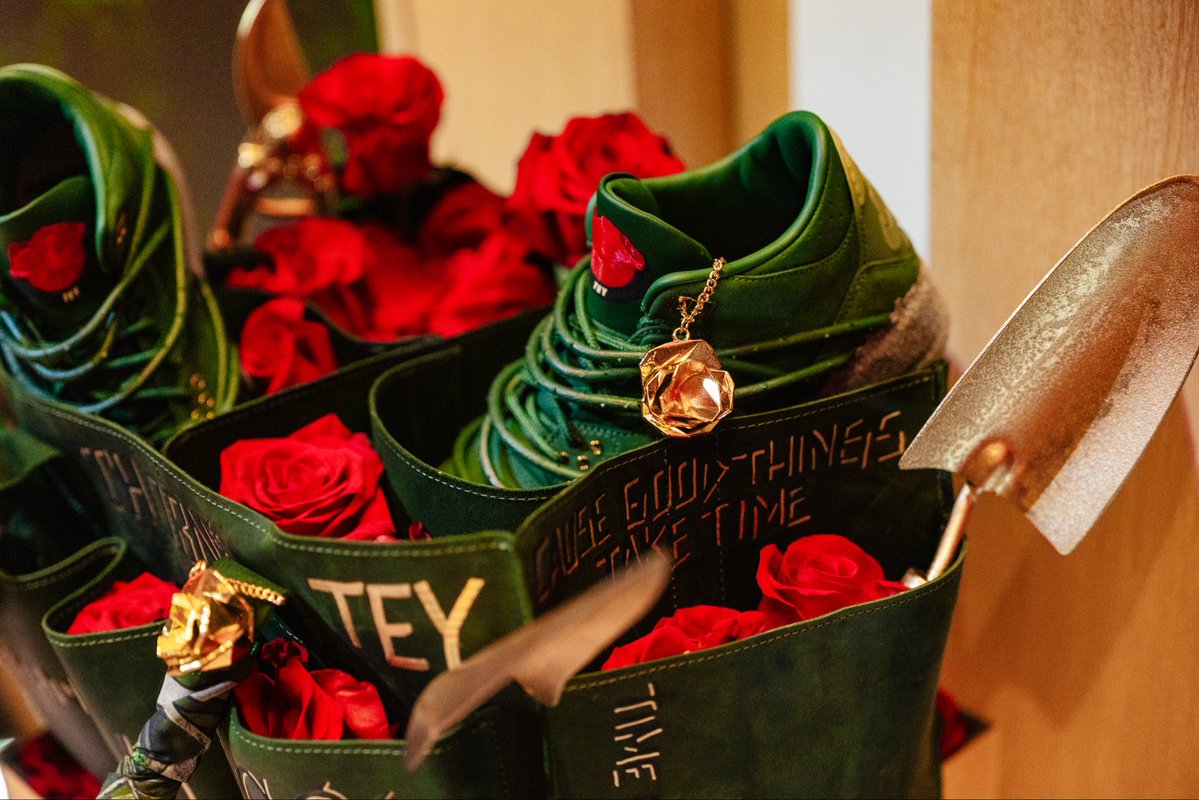 TEYANA M.J. TAYLOR tweet media