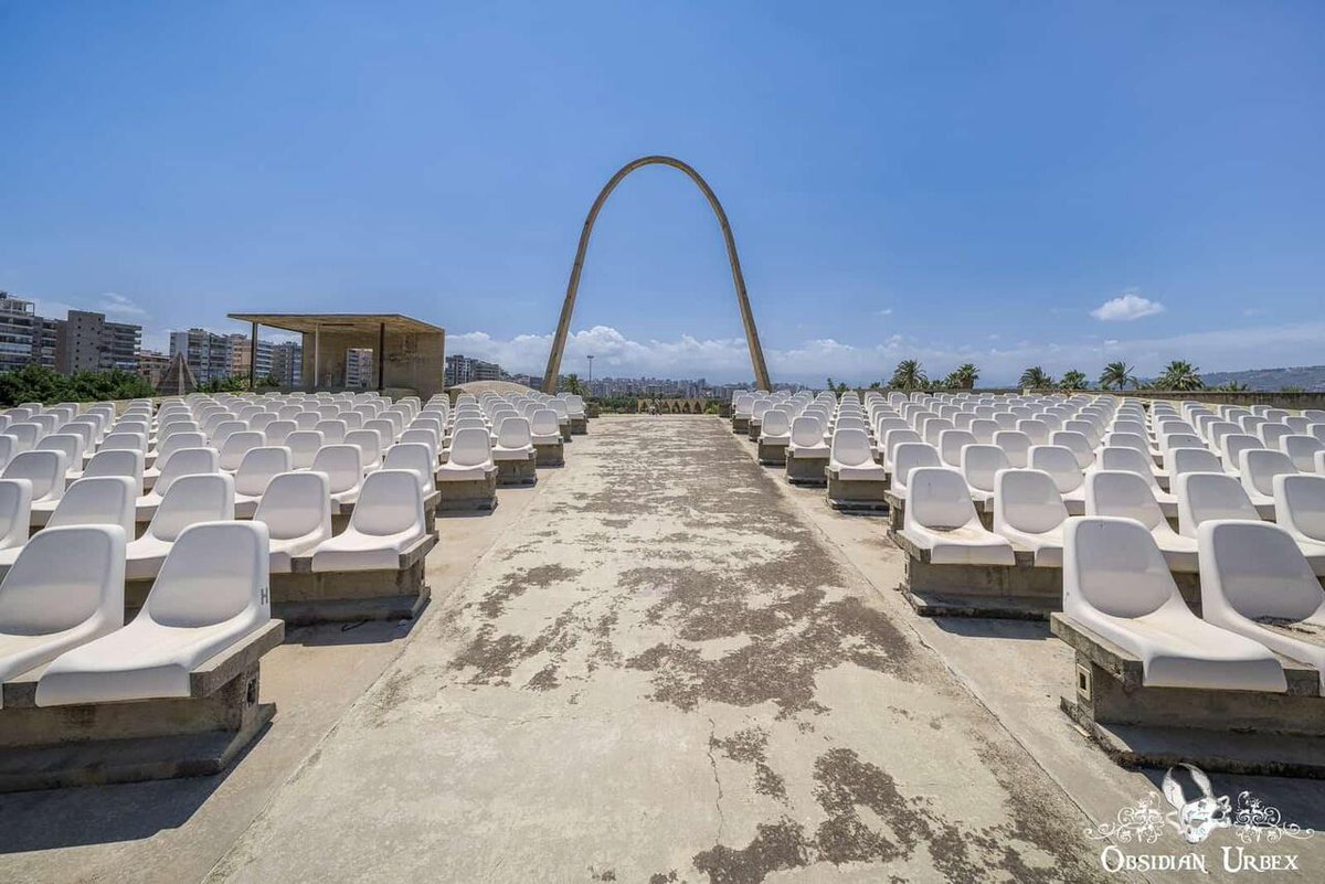 ObsidianUrbex's tweet image. An ode to Modernist concrete. Rachid Karami International Fair, Tripoli, Lebanon. A collaboration between Oscar Niemeyer and Lebanese engineers, blending Brazilian Modernism with Lebanese styles. Now a sad futuristic ruin.

#Lebanon #Concrete #Modernist